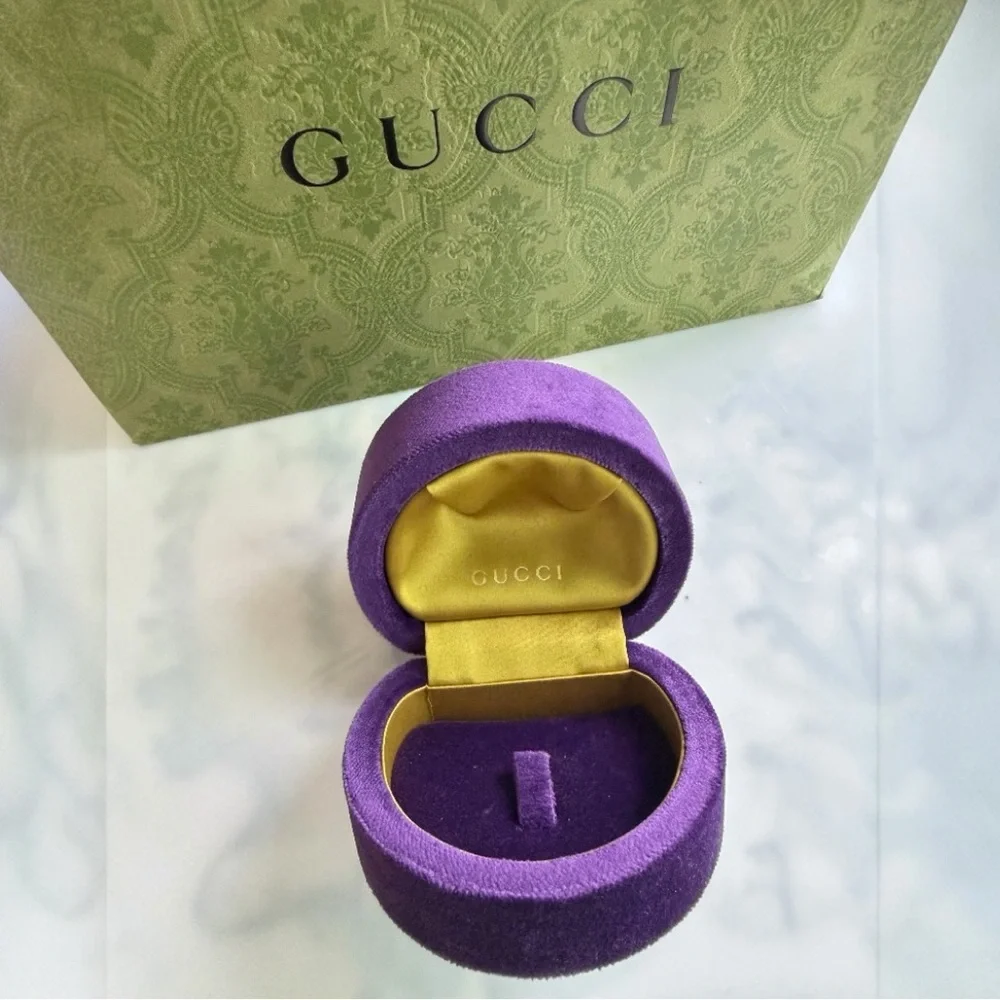 Gucci ring velvet